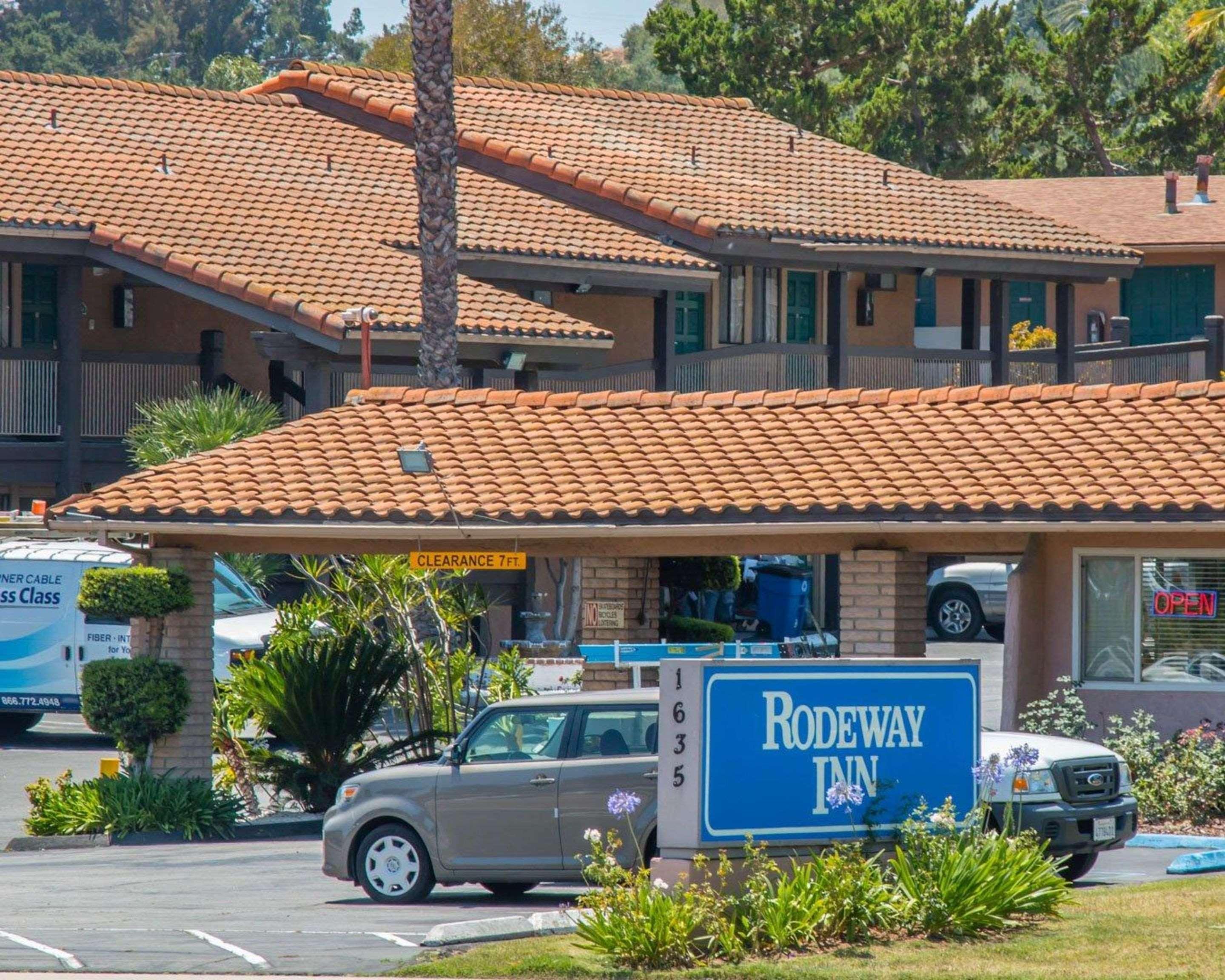 Rodeway Inn Fallbrook Downtown Exterior photo